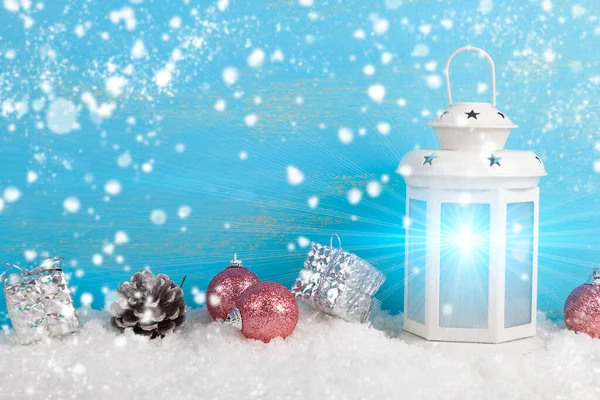 Wystrój Świąteczny Latarnią Dekoracje Śniegu Karta Okolicznościowa — Zdjęcie stockowe