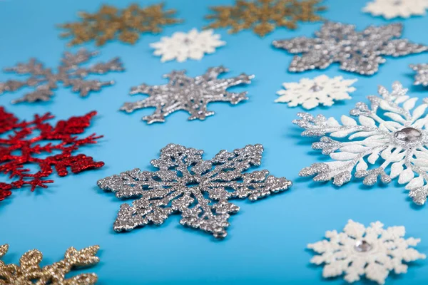 Sneeuwvlokken Een Blauwe Achtergrond Kerst Achtergrond — Stockfoto