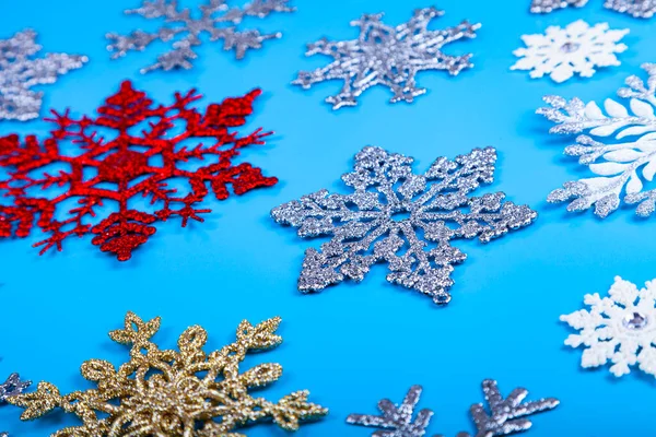 Sneeuwvlokken Een Blauwe Achtergrond Kerst Achtergrond Rechtenvrije Stockfoto's