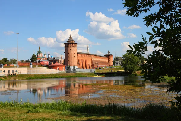 Silné zdi Kremlu. kolomna. Rusko — Stock fotografie