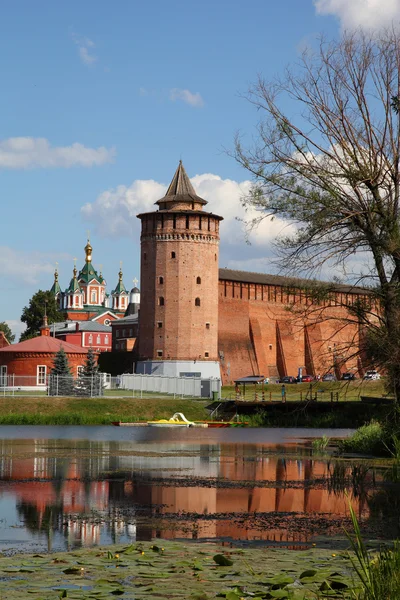 As poderosas muralhas do Kremlin. Kolomna. Rússia — Fotografia de Stock