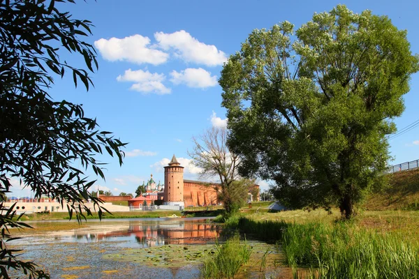 Kraftfull väggarna i Kreml. Kolomna. Ryssland — Stockfoto