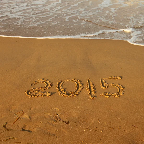Jahr 2015 Nummer auf Sandstrand geschrieben — Stockfoto