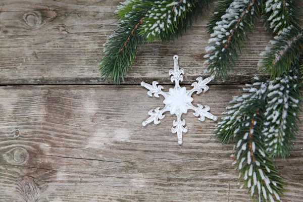 Noel süslemeleri ve köknar dalları — Stok fotoğraf