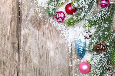 Karda Noel süslemeleri