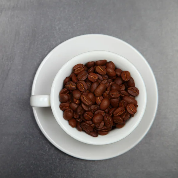 Tasse Kaffee auf einem hölzernen Hintergrund — Stockfoto