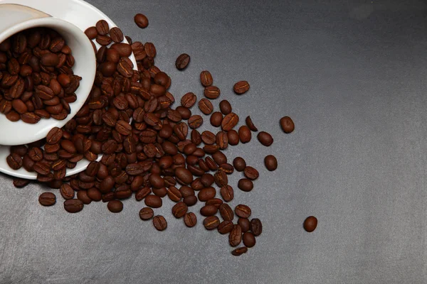 Tasse Kaffee auf einem hölzernen Hintergrund — Stockfoto