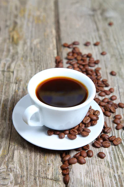 Kaffeetasse und Körner — Stockfoto