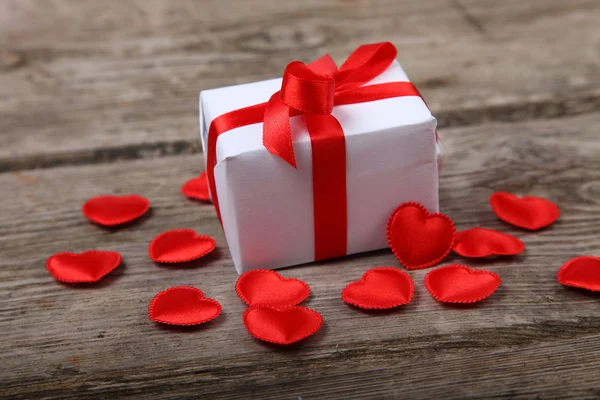 Holidays gift and red hearts — Stock Photo, Image