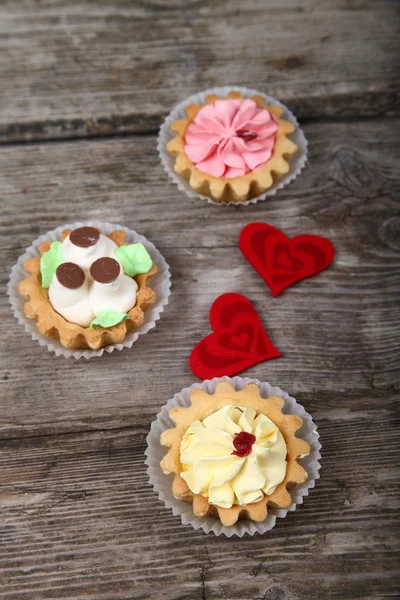 Cakes and red hearts — Stock Photo, Image