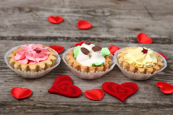 Cakes and red hearts — Stock Photo, Image