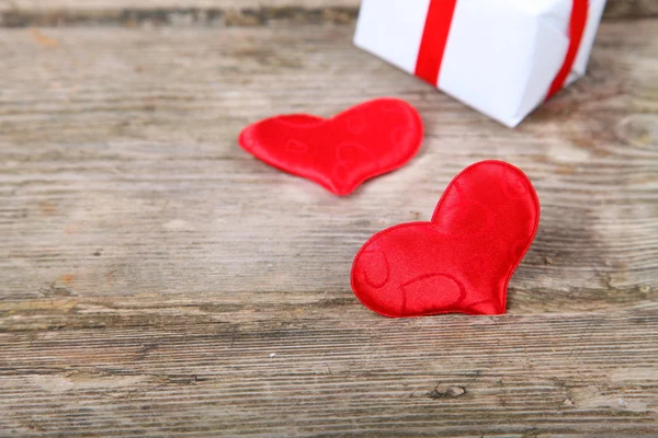Holidays gift and red hearts — Stock Photo, Image
