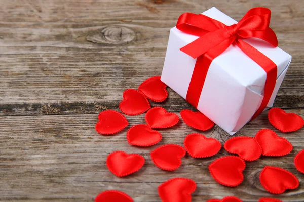 Holidays gift and red hearts — Stock Photo, Image