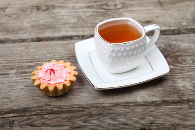 fincan çay ve kek 