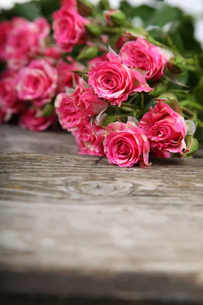 Kytice růžových růží — Stock fotografie