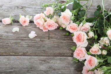 Bir buket pembe gül. 