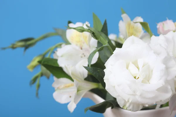 Bukiet kwiatów różowe i białe — Zdjęcie stockowe