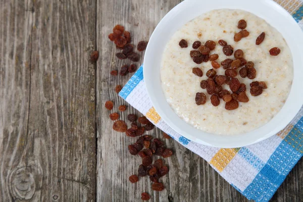 Oatmeal with raisins — Stock Photo, Image