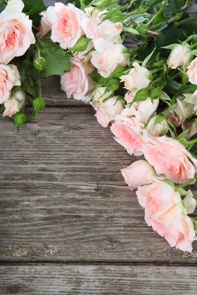 Bir buket pembe gül. 