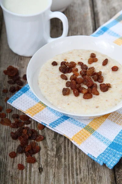 Oatmeal with raisins — Stock Photo, Image