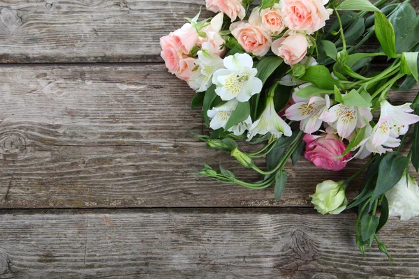 Farklı çiçeklerden güzel bir buket — Stok fotoğraf