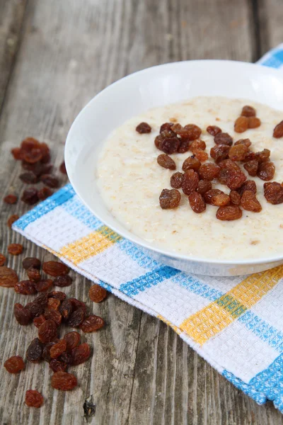 Oatmeal with raisins — Stock Photo, Image