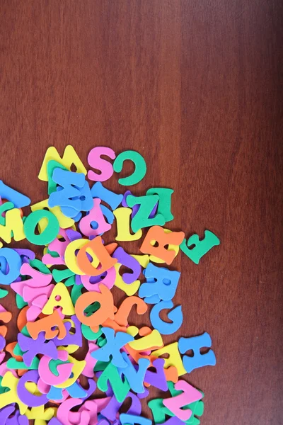 Lettere su un tavolo di legno — Foto Stock