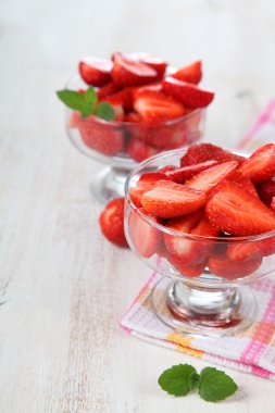 Olgun çilek ve nane 