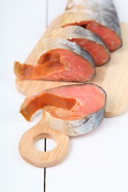 çiğ kırmızı balık 