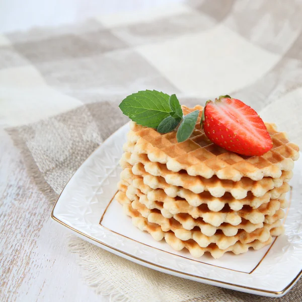 Waffles and ripe strawberries. — Stock Photo, Image