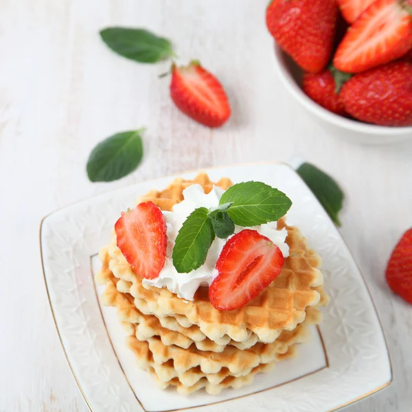 Waffles and ripe strawberries. — Stock Photo, Image