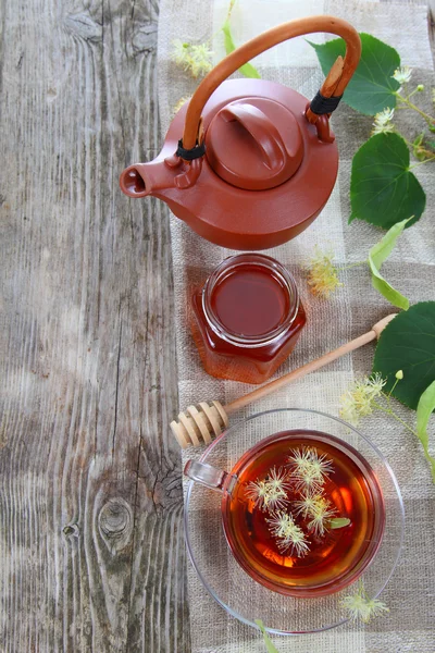 Herbal tea with lime — Stock Photo, Image