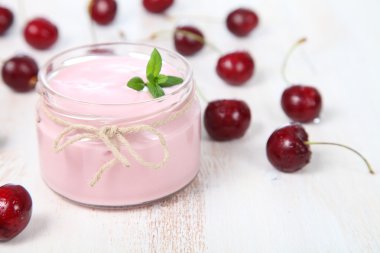 vişne yoğurt 