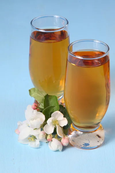 Zumo de manzana y manzanas — Foto de Stock