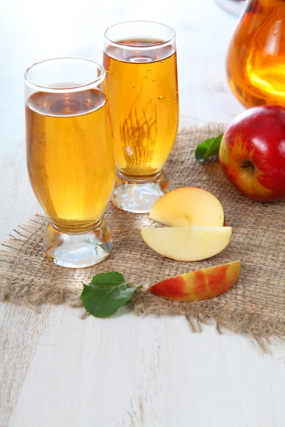 Apple juice and apples — Stock Photo, Image