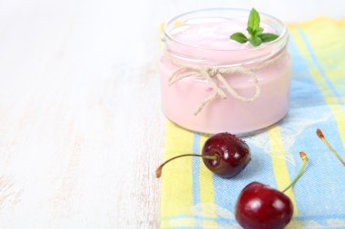 Vişne yoğurt ve Olgun Kiraz 