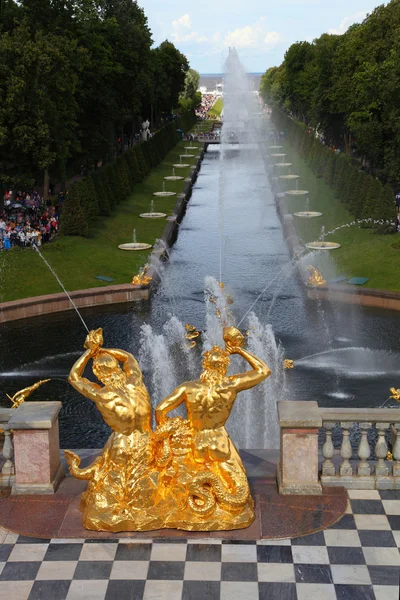 Grand cascade på Pertergof Palace.Saint-Petersburg, Ryssland — Stockfoto