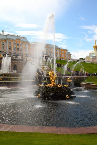 Fontanna Samsona w Pertergof Palace.Saint-Petersburg, Federacja Rosyjska — Zdjęcie stockowe