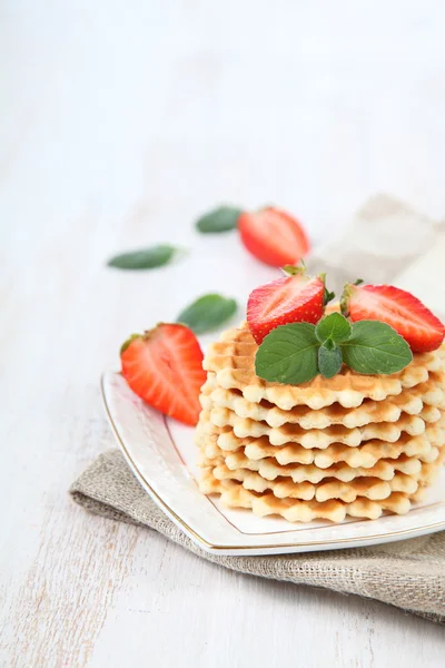 Waffles, mint and ripe strawberries — Stock Photo, Image