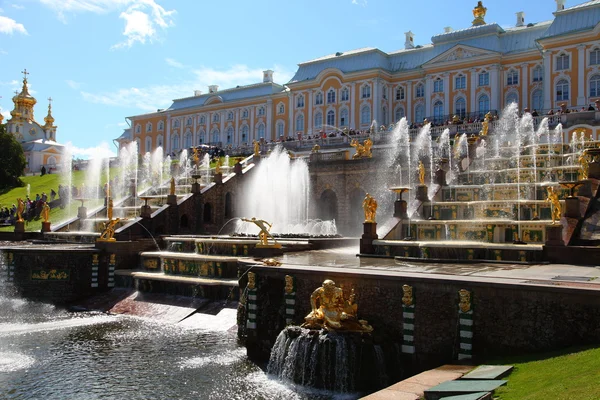 Große kaskade auf pertergof palace.saint-petersburg, russland — Stockfoto