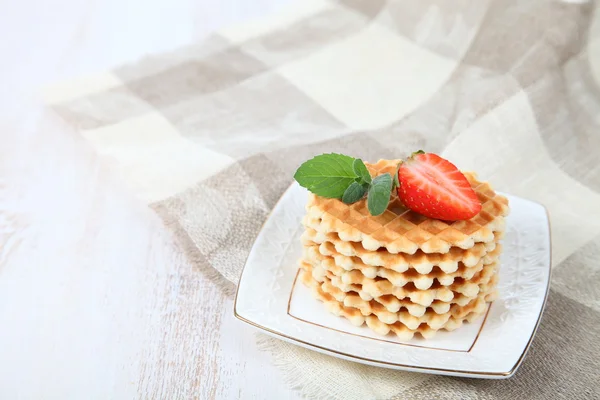 Waffles and strawberries — Stock Photo, Image