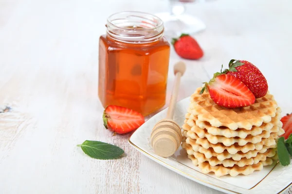Strawberries and waffles — Stock Photo, Image