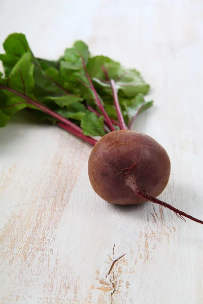 Rode biet met bladeren — Stockfoto