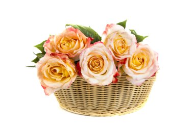 Sepet içinde güzel pembe gül buketi 