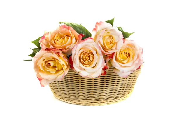 Sepet içinde güzel pembe gül buketi 