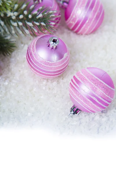 Boules roses sur la neige — Photo