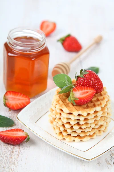 Wafels en honing — Stockfoto