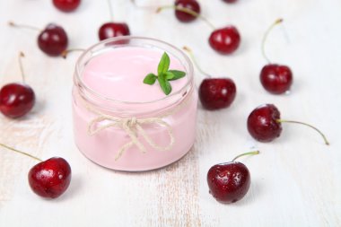 Vişne yoğurt ve Olgun Kiraz 