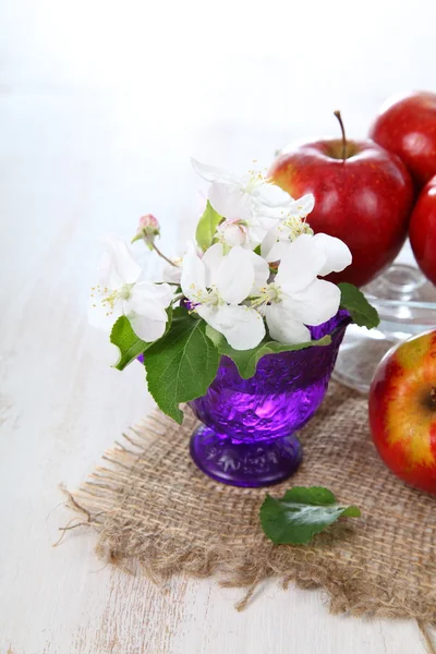 Apples on a  wooden table — Stock Photo, Image