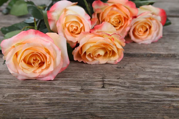 Boeket van mooie roze rozen — Stockfoto